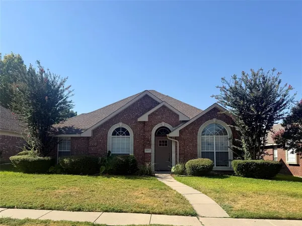 $2,400 | 9941 Danbury Drive, Frisco, TX 75035