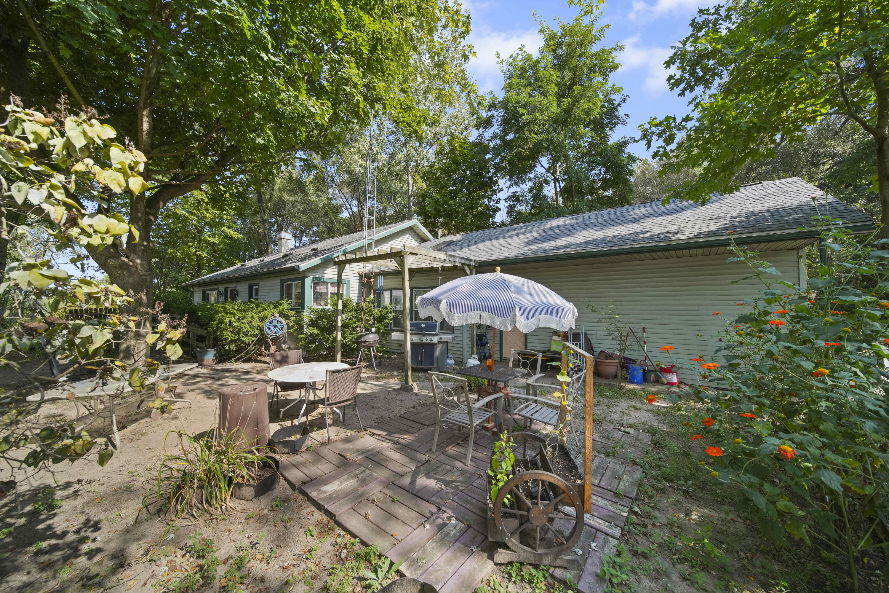 11131 Resort Road Pleasant Lake, MI 49272 - Photo 6 of 49 6-print-DSC07351