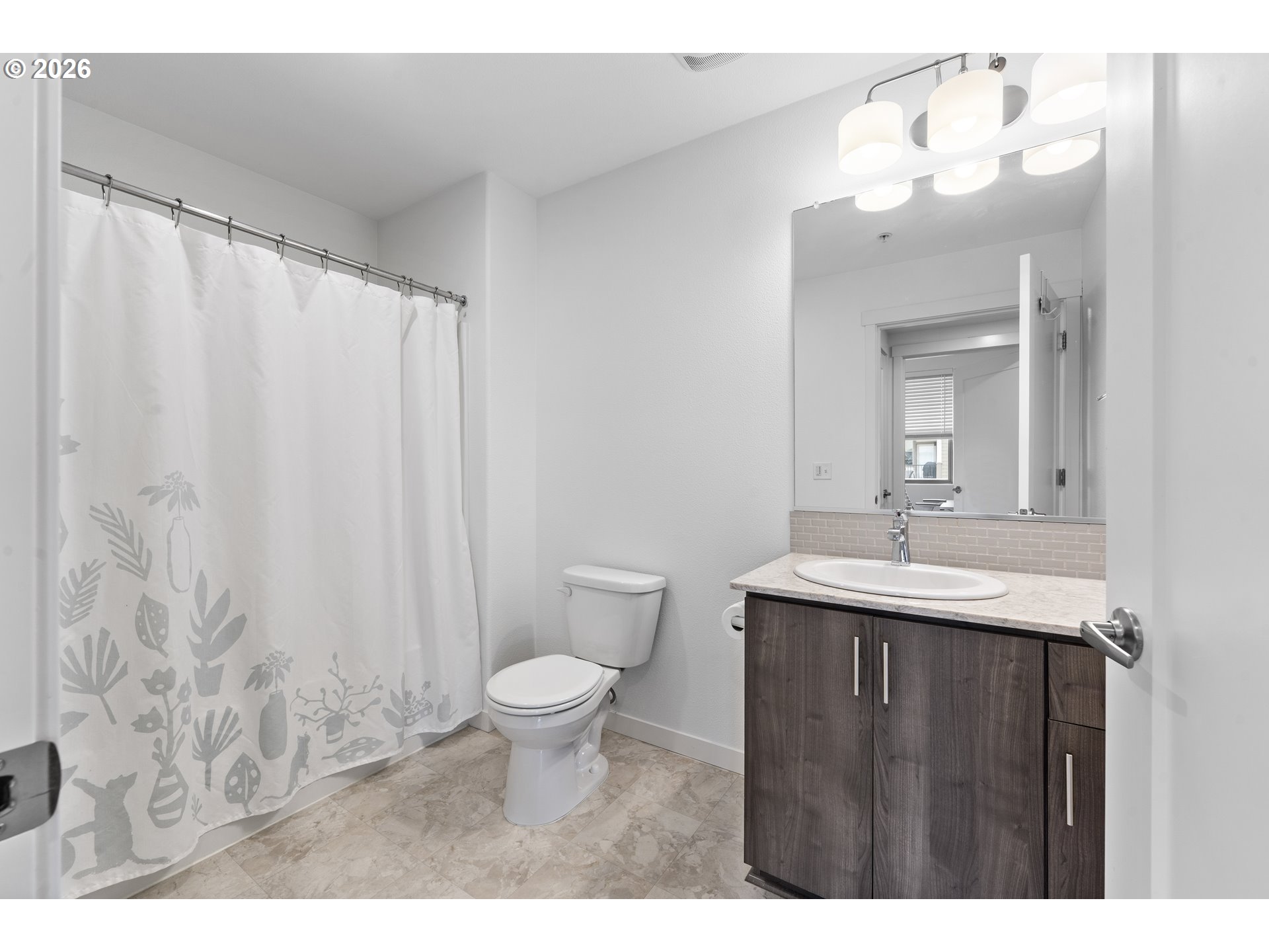 17137 Southwest Appledale Road Beaverton, OR 97007 - Photo 18 of 28 Bathroom