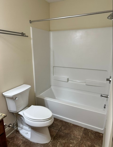 203 Kelly Road, Unit 714 Clemson, SC 29631 - Photo 3 of 12 A well-maintained full bathroom provides a clean and functional space.