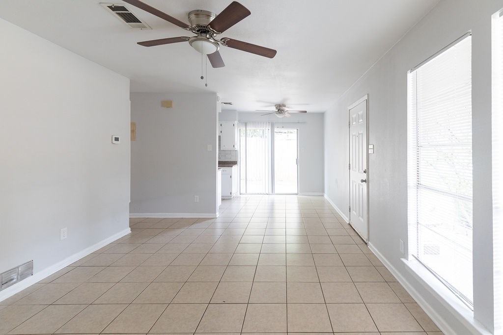 203 Northcrest Circle, Unit B Austin, TX 78752 - Photo 3 of 15