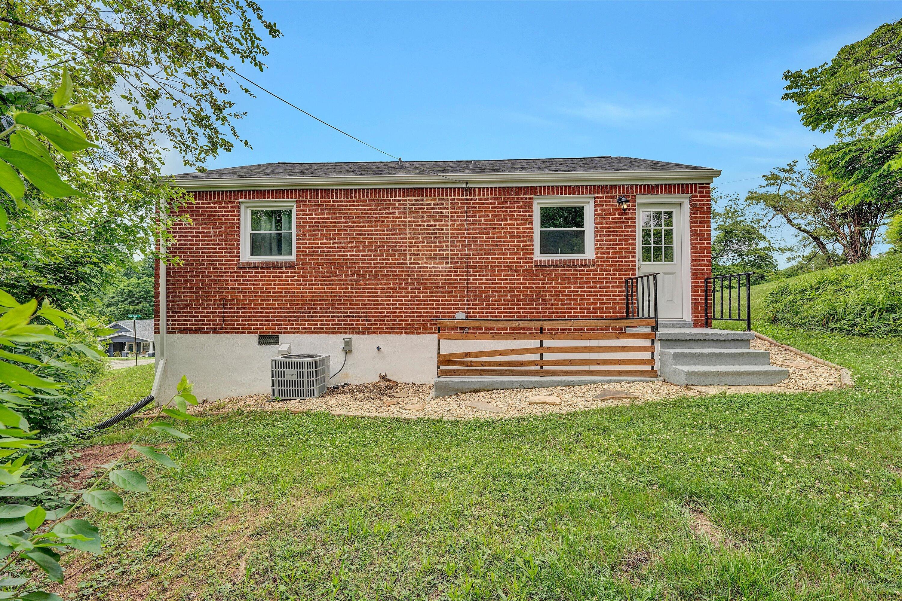 1214 Hamilton Avenue Southwest Roanoke, VA 24015 - Photo 11 of 15 13-SGP-00883