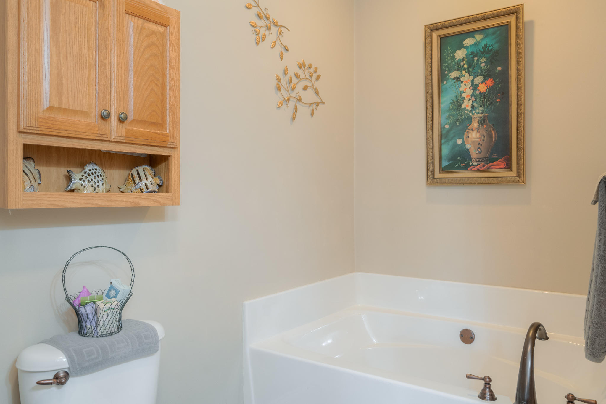 355 Sam Reed Road Northwest Floyd, VA 24091 - Photo 19 of 37 a bathroom with a bathtub