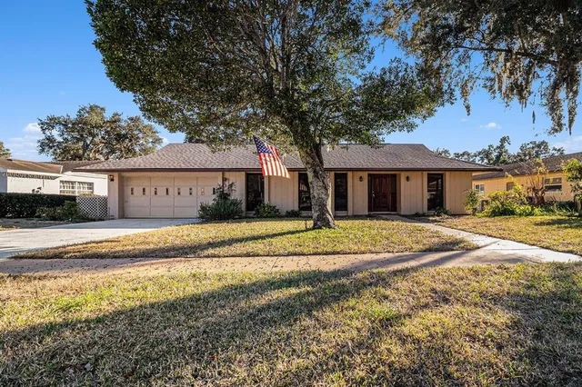 $599,900 | 607 East Lakeshore Drive, Ocoee, FL 34761