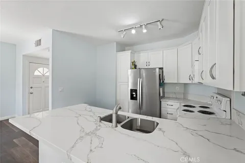 $435,000 | 2426 Pleasant Way, Unit E, Thousand Oaks, CA 91362