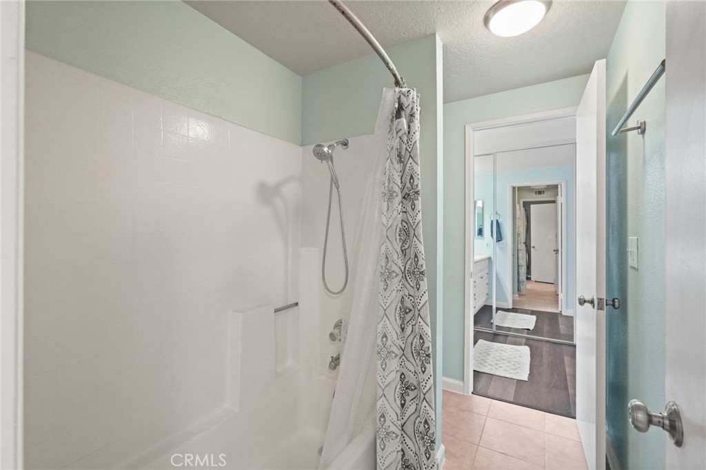 2426 Pleasant Way, Unit E Thousand Oaks, CA 91362 - Photo 15 of 36 Bathroom