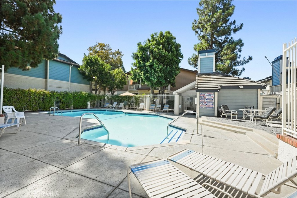 2426 Pleasant Way, Unit E Thousand Oaks, CA 91362 - Photo 27 of 36 Community Pool