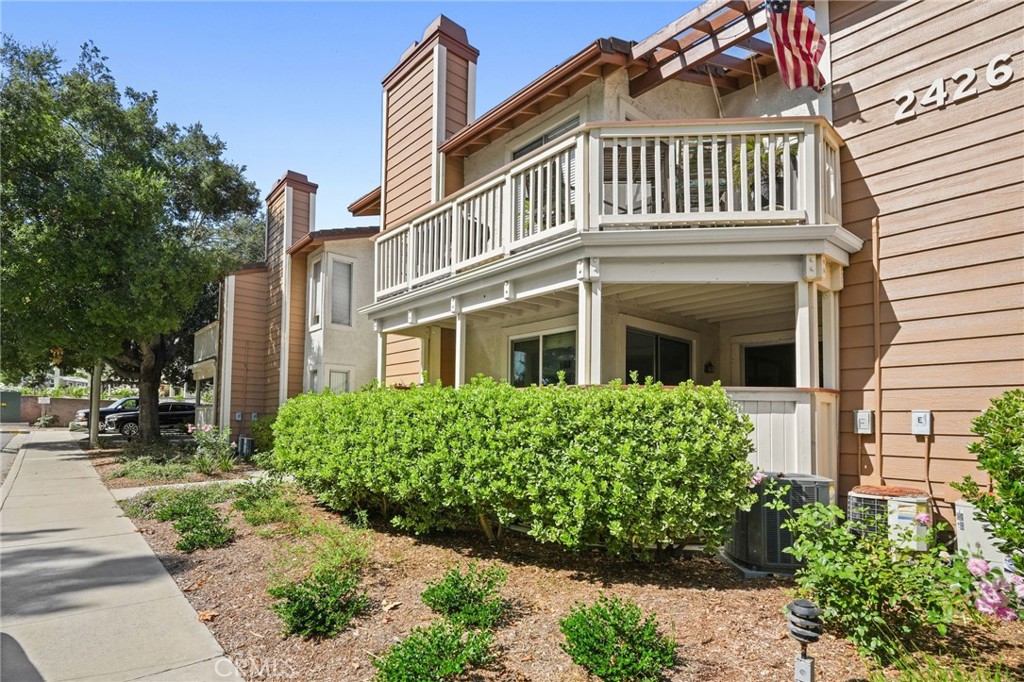 2426 Pleasant Way, Unit E Thousand Oaks, CA 91362 - Photo 4 of 36 Exterior of unit/patio