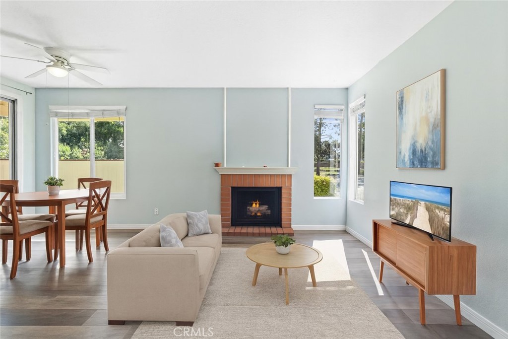 2426 Pleasant Way, Unit E Thousand Oaks, CA 91362 - Photo 5 of 36 *Virtual Staging* Living Room