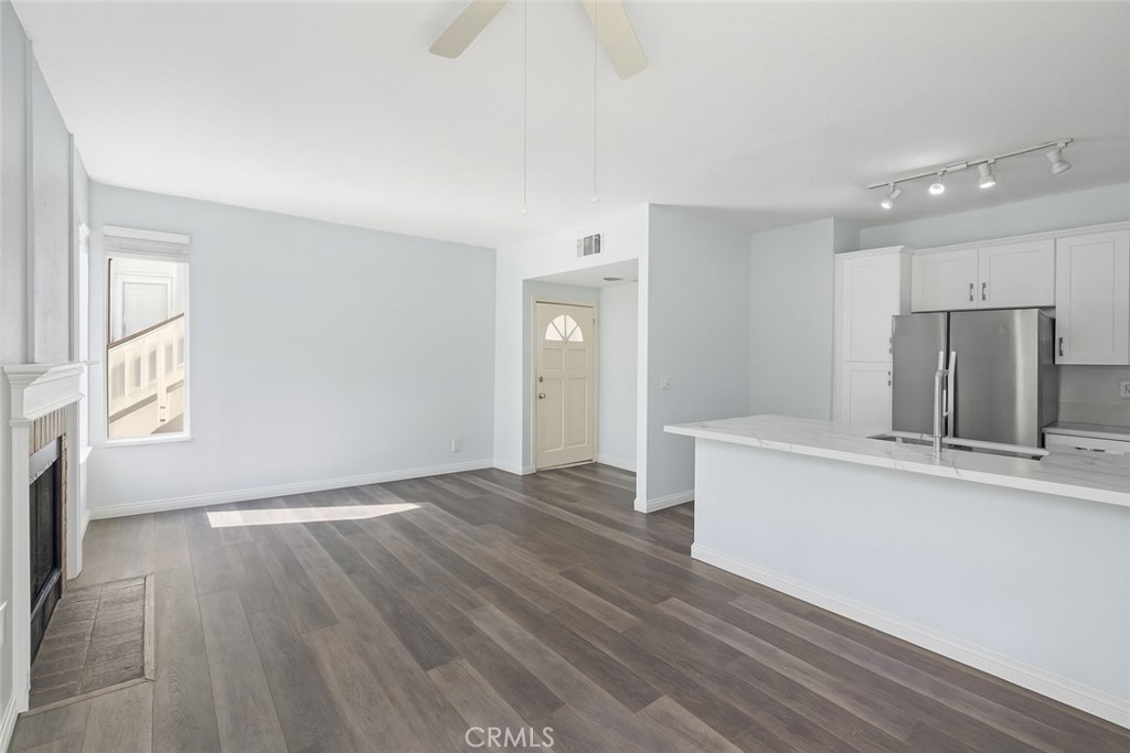 2426 Pleasant Way, Unit E Thousand Oaks, CA 91362 - Photo 7 of 36