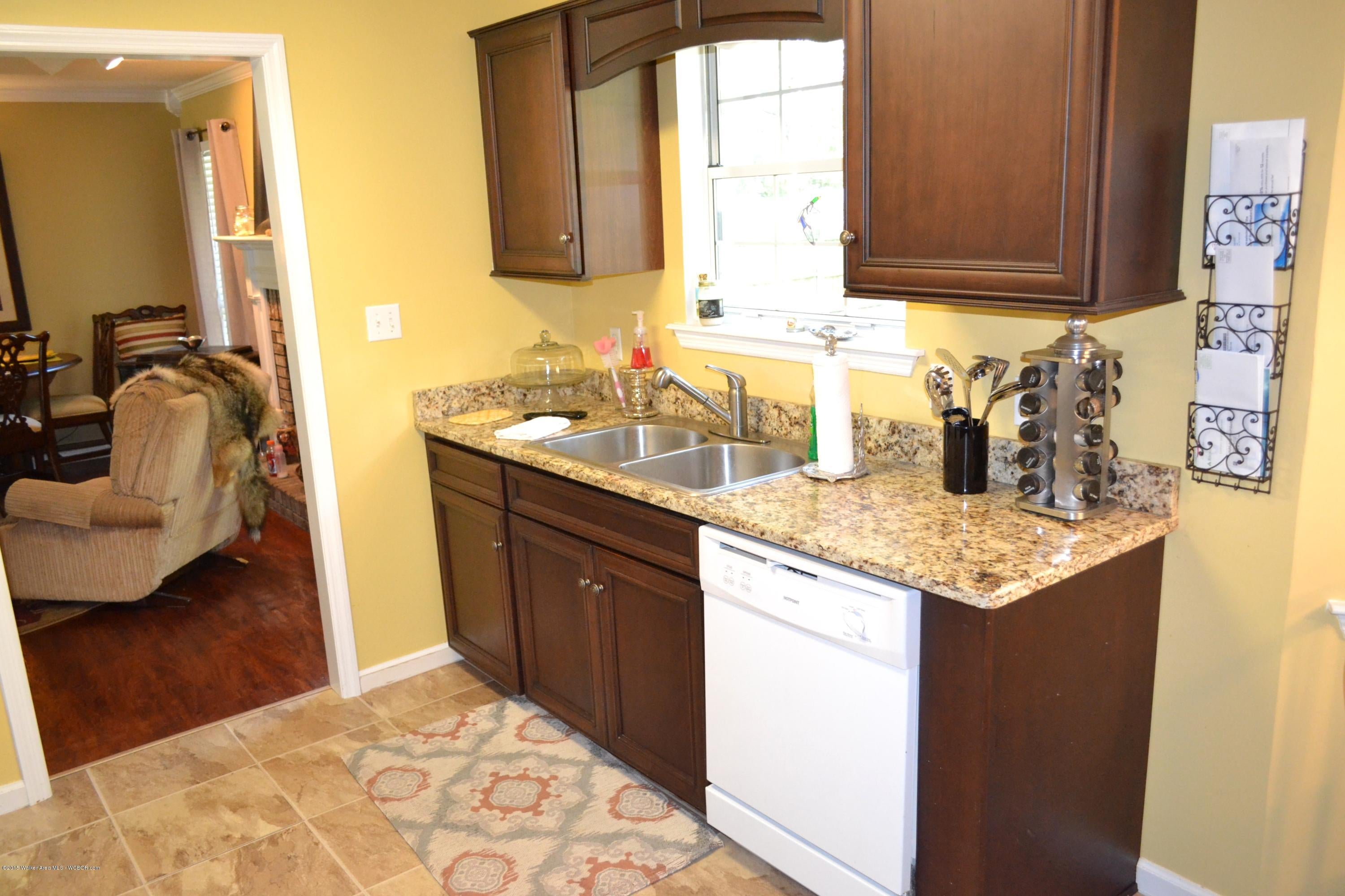 1402 North Ridge Drive Jasper, AL 35504 - Photo 3 of 13 Gallery Image 3
