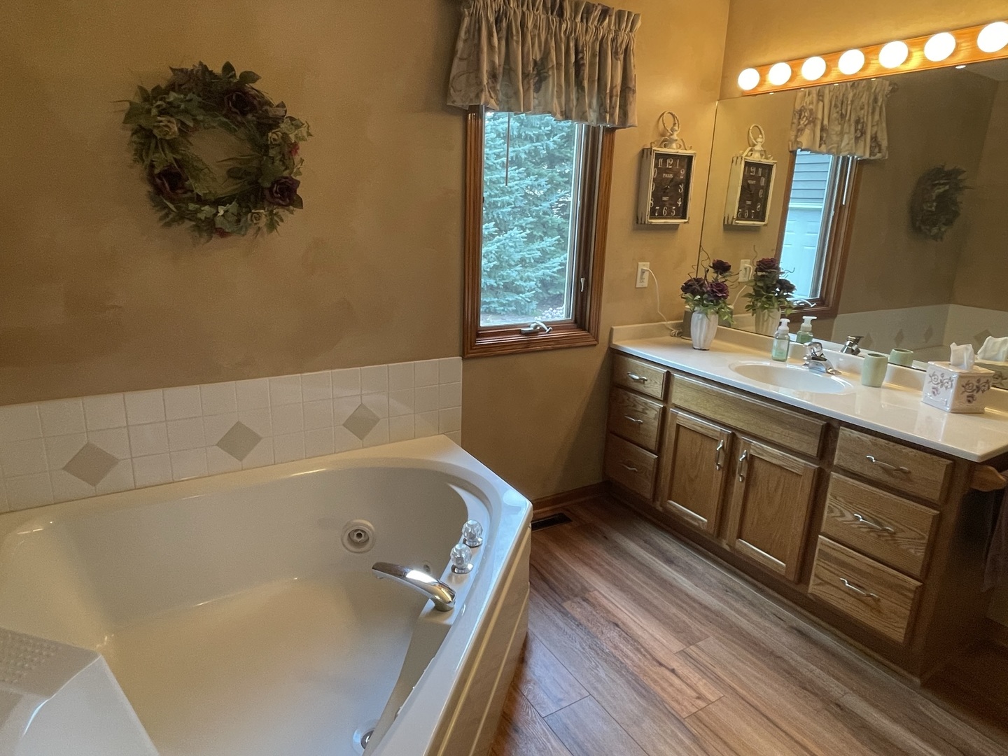 8701 South Rood Road Kingston, IL 60145 - Photo 9 of 26 a bathroom with a tub sink and mirror
