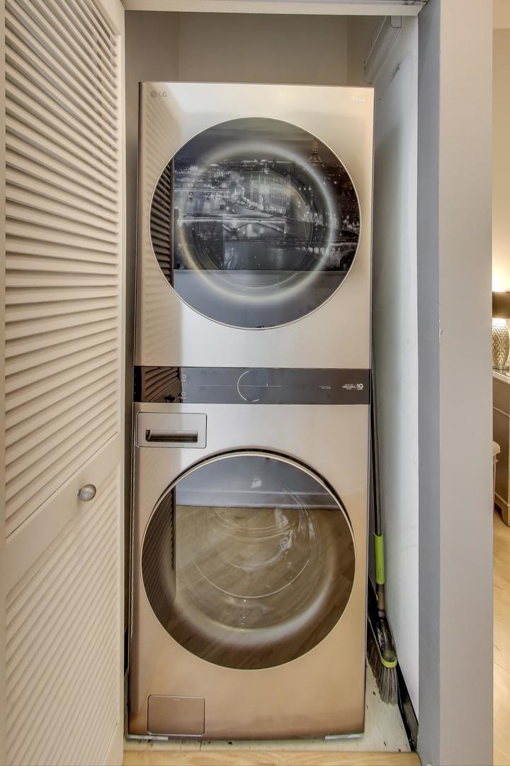 1600 South Indiana Avenue, Unit 1602 Chicago, IL 60616 - Photo 16 of 30 a utility room with a washer and dryer