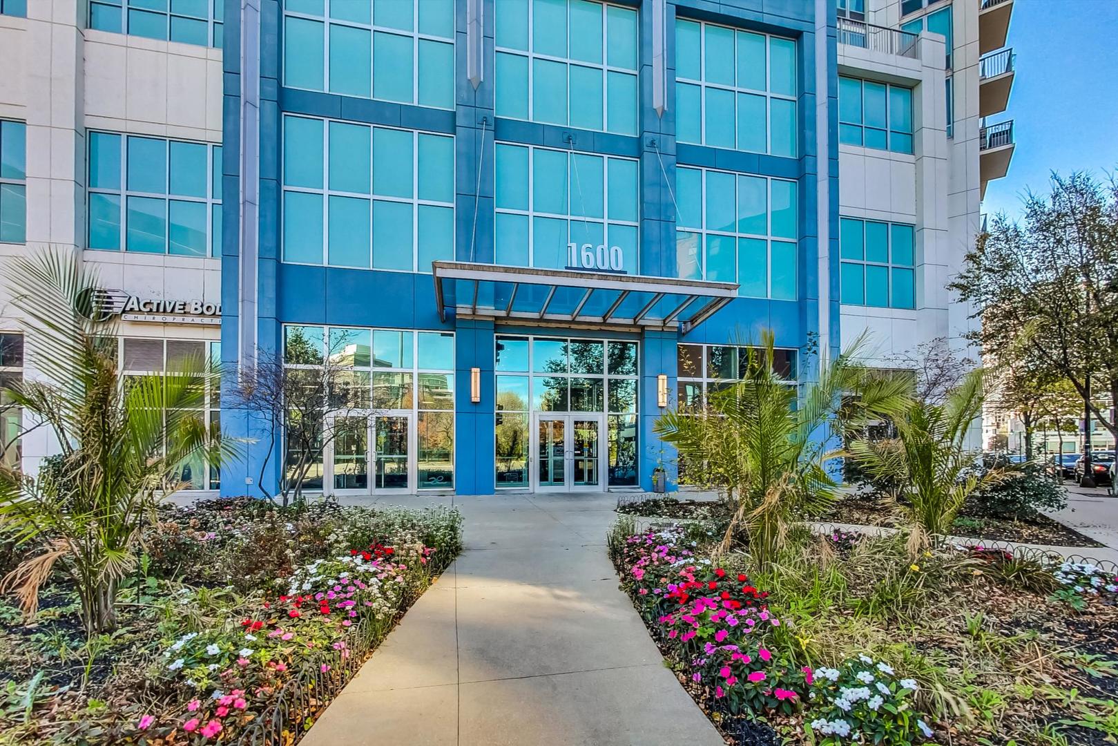 1600 South Indiana Avenue, Unit 1602 Chicago, IL 60616 - Photo 2 of 30 front view of a building