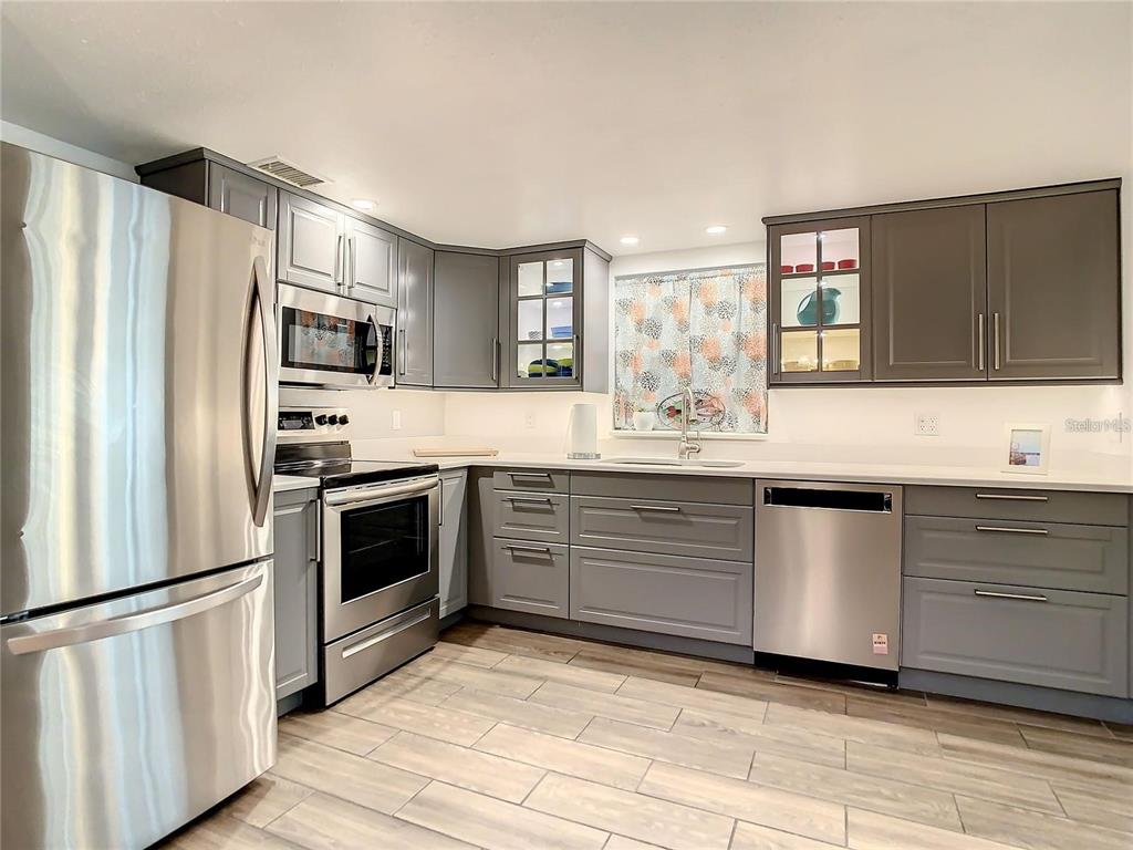 4780 Cove Circle, Unit 101 St. Petersburg, FL 33708 - Photo 6 of 18