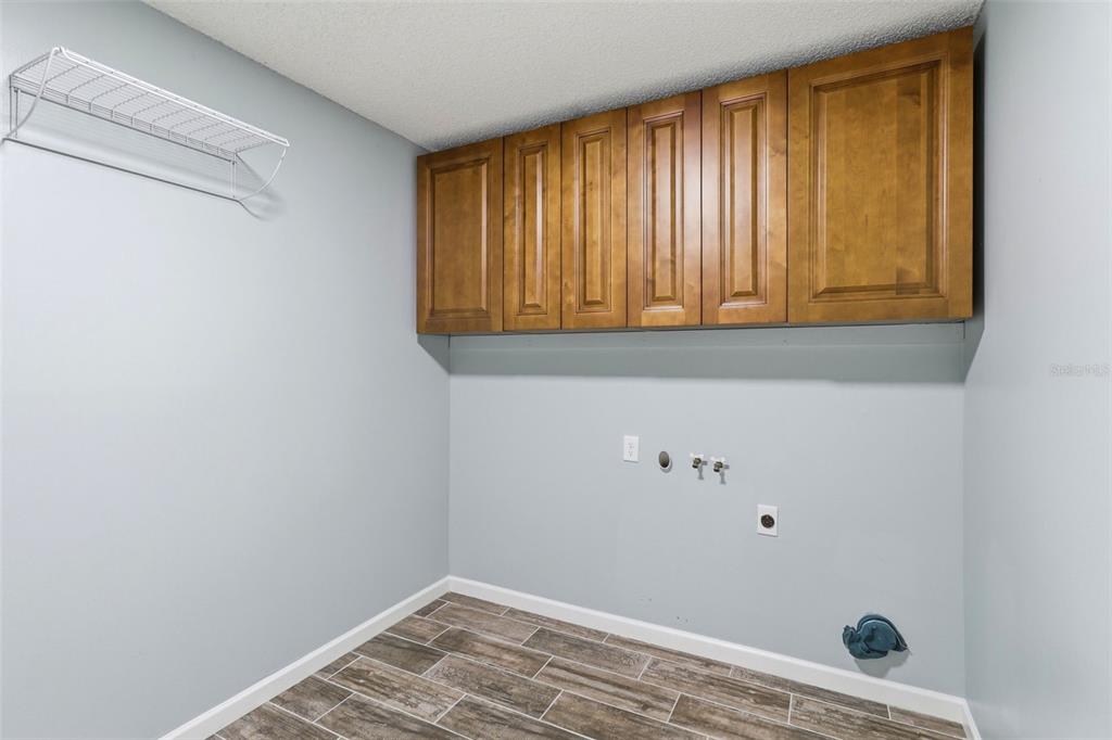 302 Bloomingfield Drive Brandon, FL 33511 - Photo 15 of 58 a view of small space with window