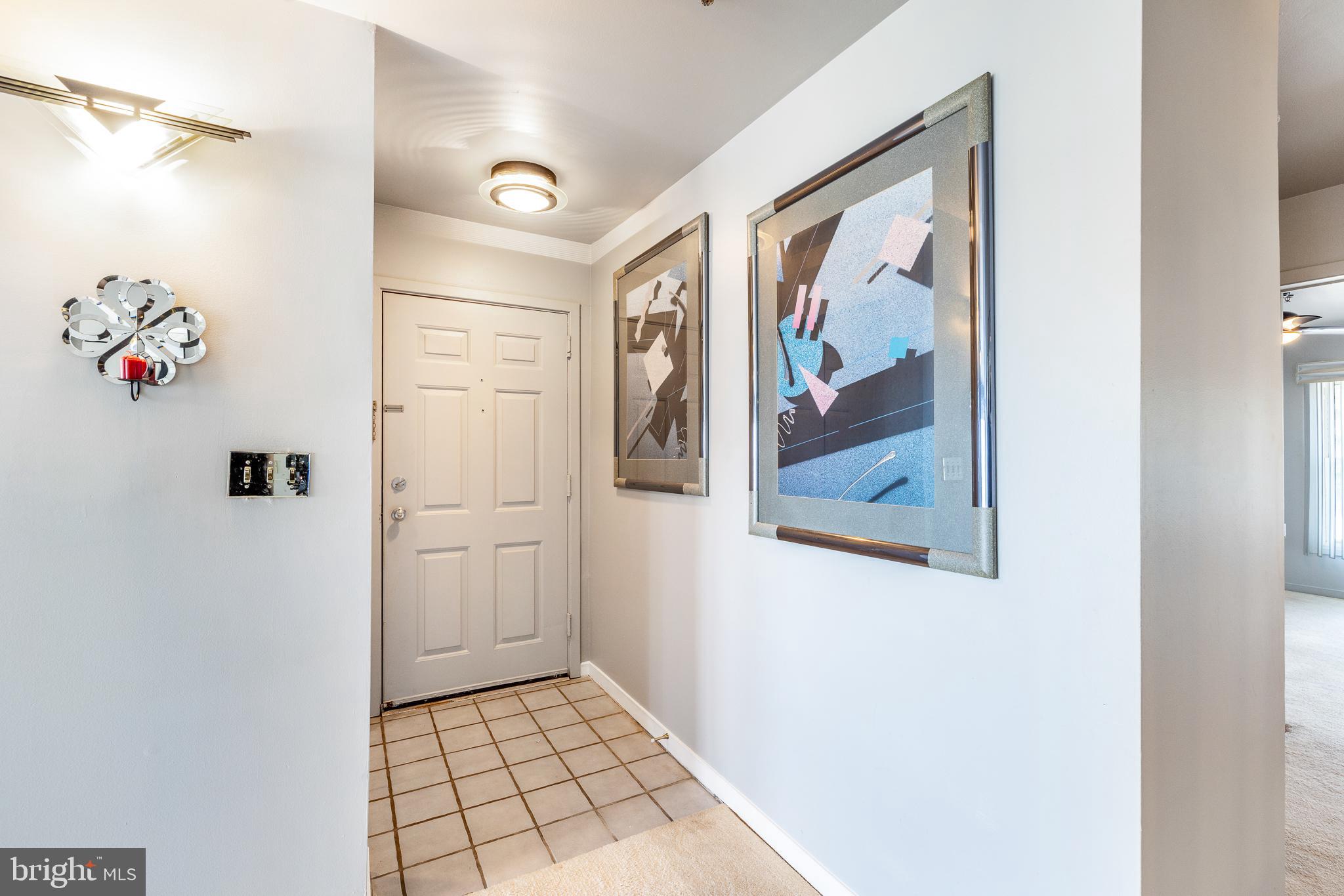 5213 Le Parc Drive, Unit 4 Wilmington, DE 19809 - Photo 24 of 37 a view of a hallway