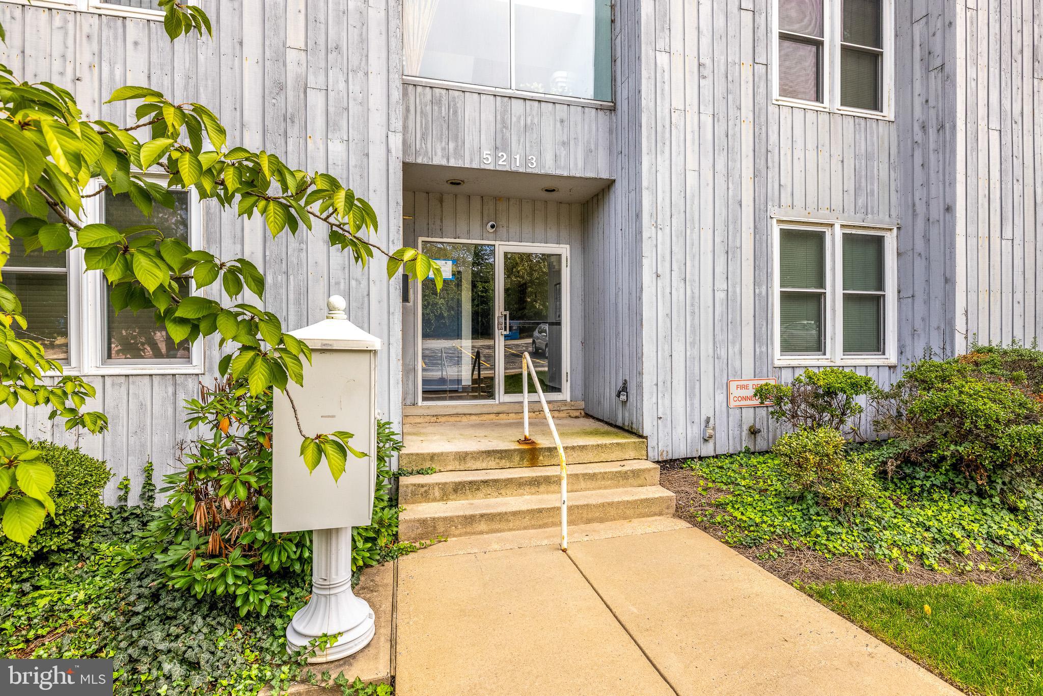 5213 Le Parc Drive, Unit 4 Wilmington, DE 19809 - Photo 8 of 37 a house with garden in front of it