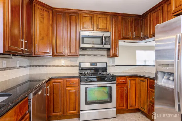 $3,990 | 34 Chimney Court, South Amboy, NJ 08879