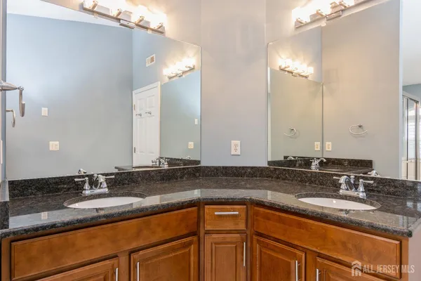 $3,990 | 34 Chimney Court, South Amboy, NJ 08879