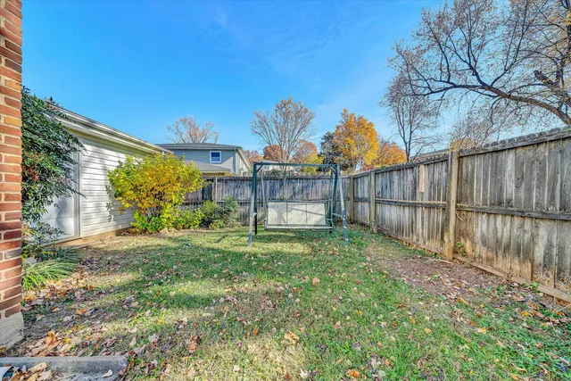 a view of yard with trees