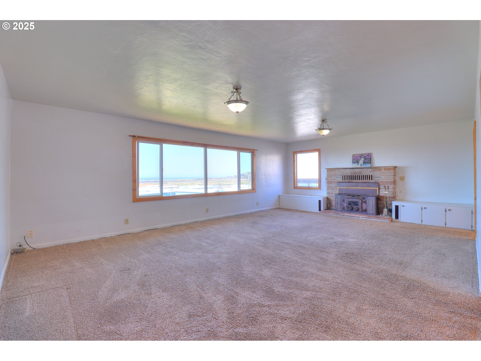 29832 Mary Street Gold Beach, OR 97444 - Photo 11 of 37 Living Room