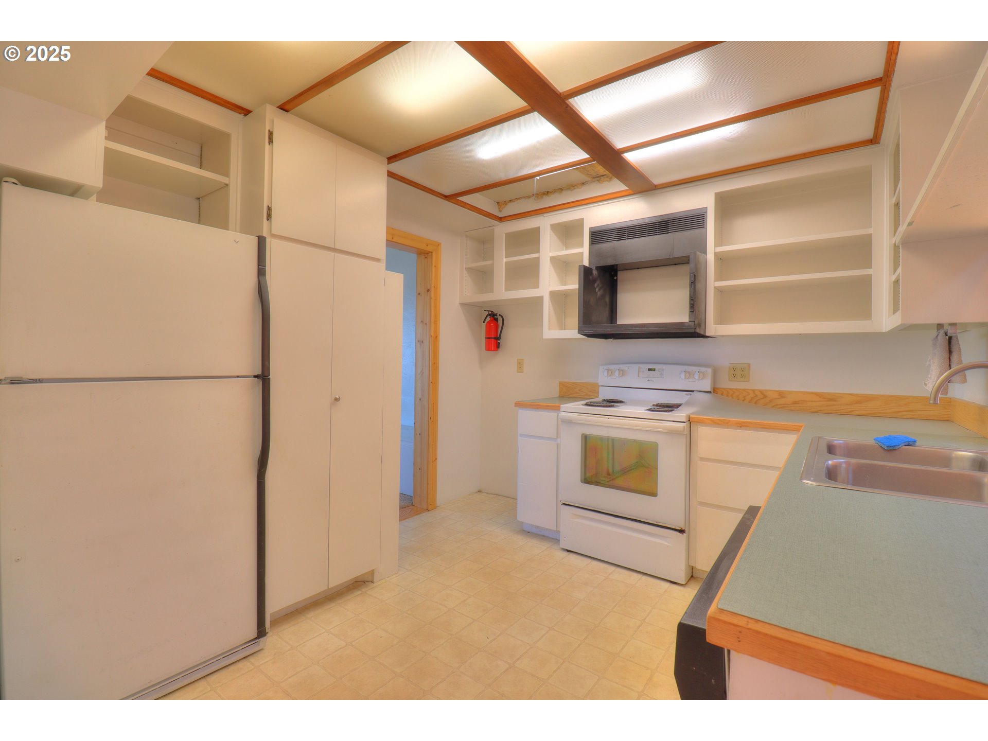 29832 Mary Street Gold Beach, OR 97444 - Photo 14 of 37 Kitchen
