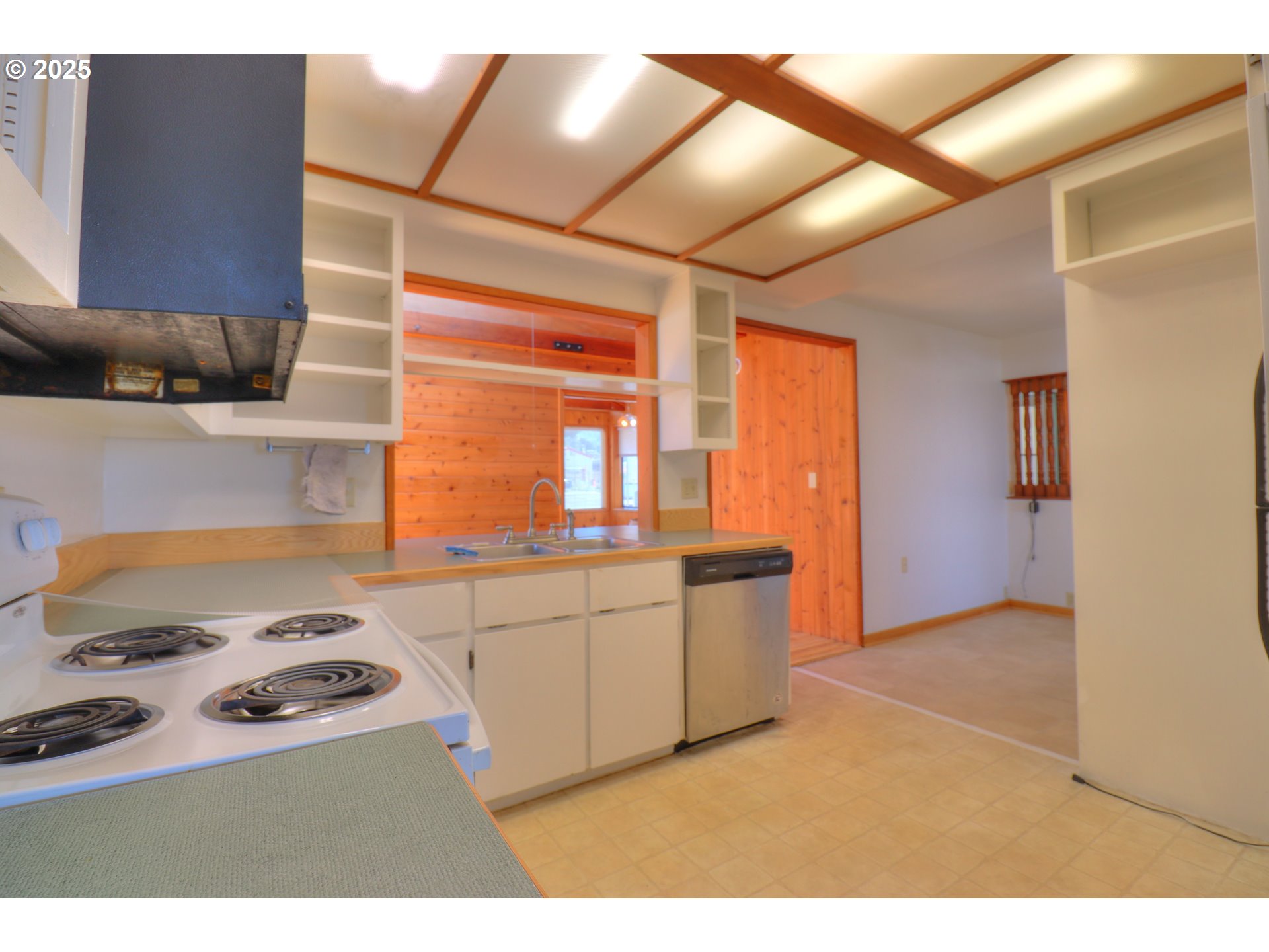 29832 Mary Street Gold Beach, OR 97444 - Photo 15 of 37 Kitchen