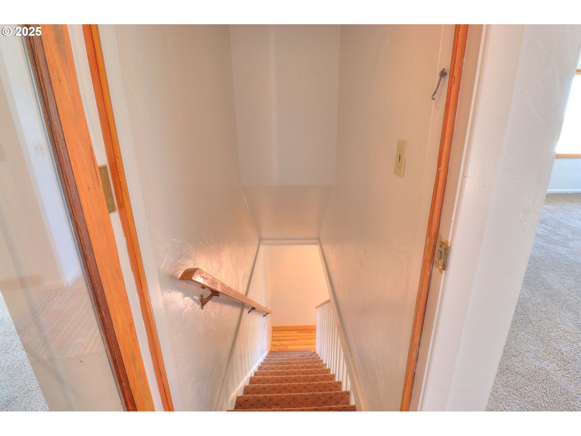29832 Mary Street Gold Beach, OR 97444 - Photo 25 of 37 Staircase