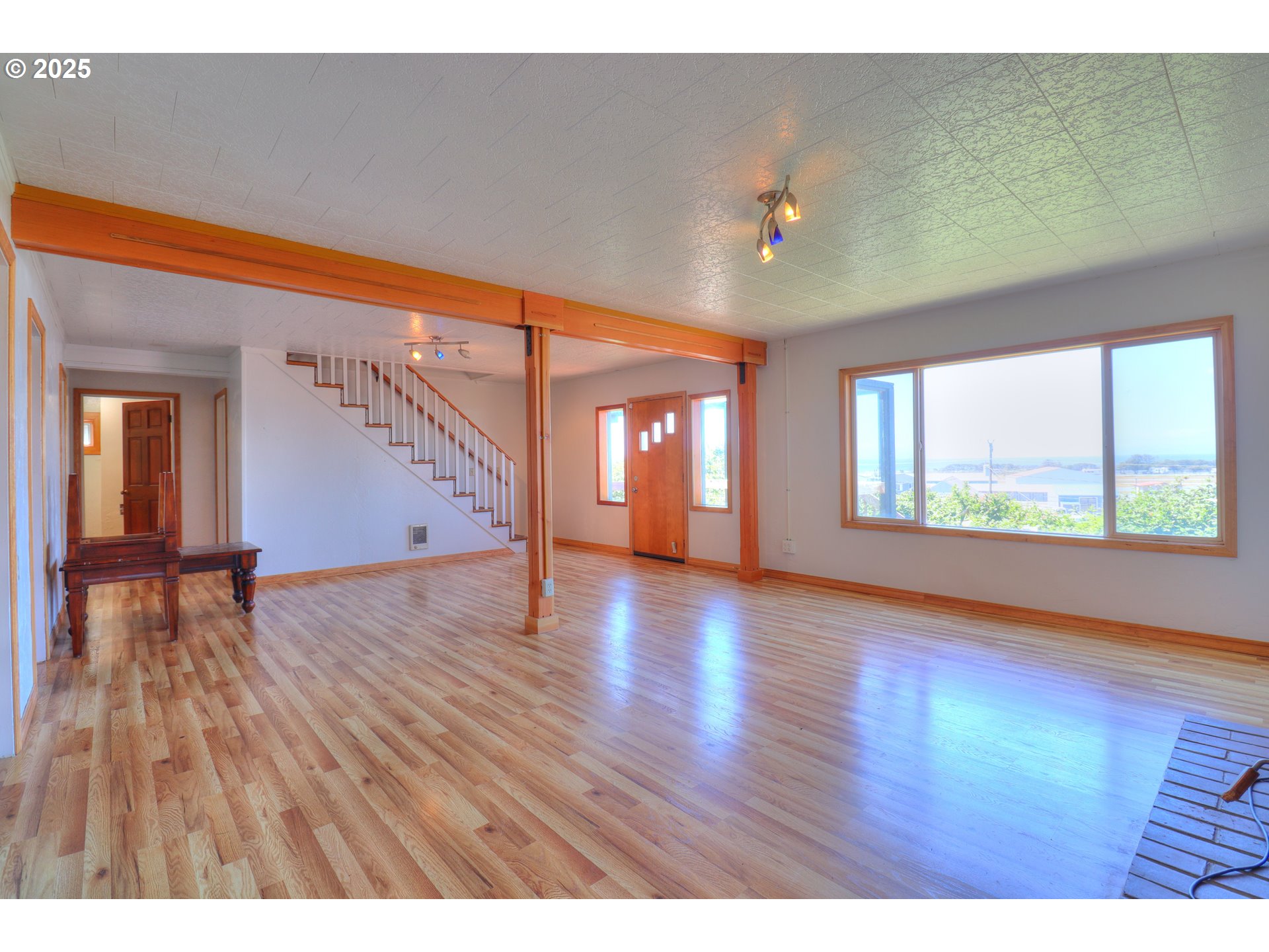 29832 Mary Street Gold Beach, OR 97444 - Photo 29 of 37 Living Room
