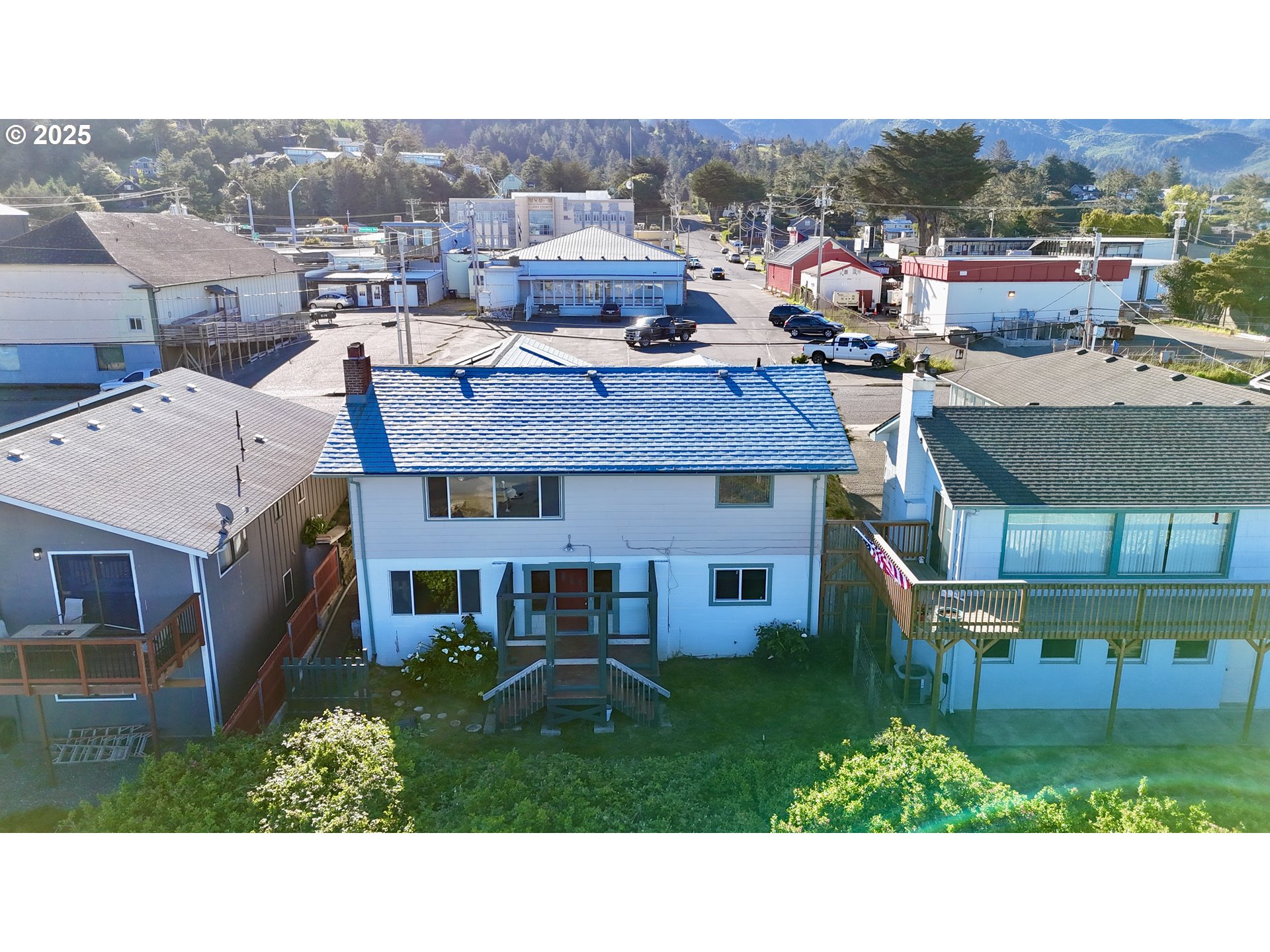 29832 Mary Street Gold Beach, OR 97444 - Photo 5 of 37