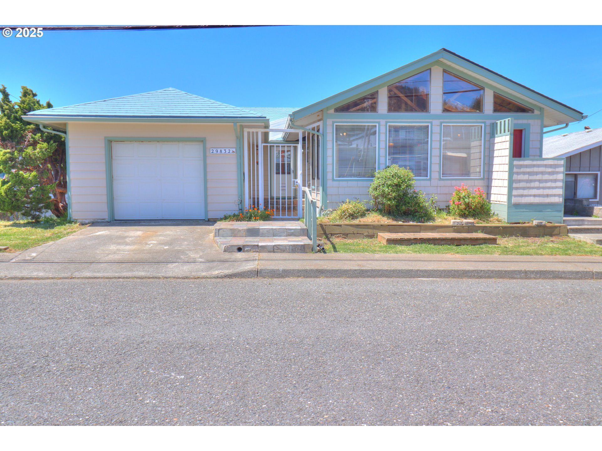 29832 Mary Street Gold Beach, OR 97444 - Photo 7 of 37