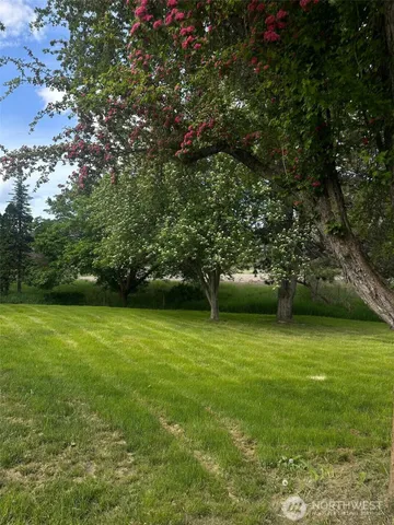 a view of a city street view