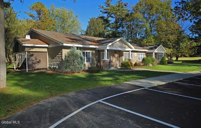 $1,900 | 21 Carr Road, Unit 503, Wilton, NY 12866