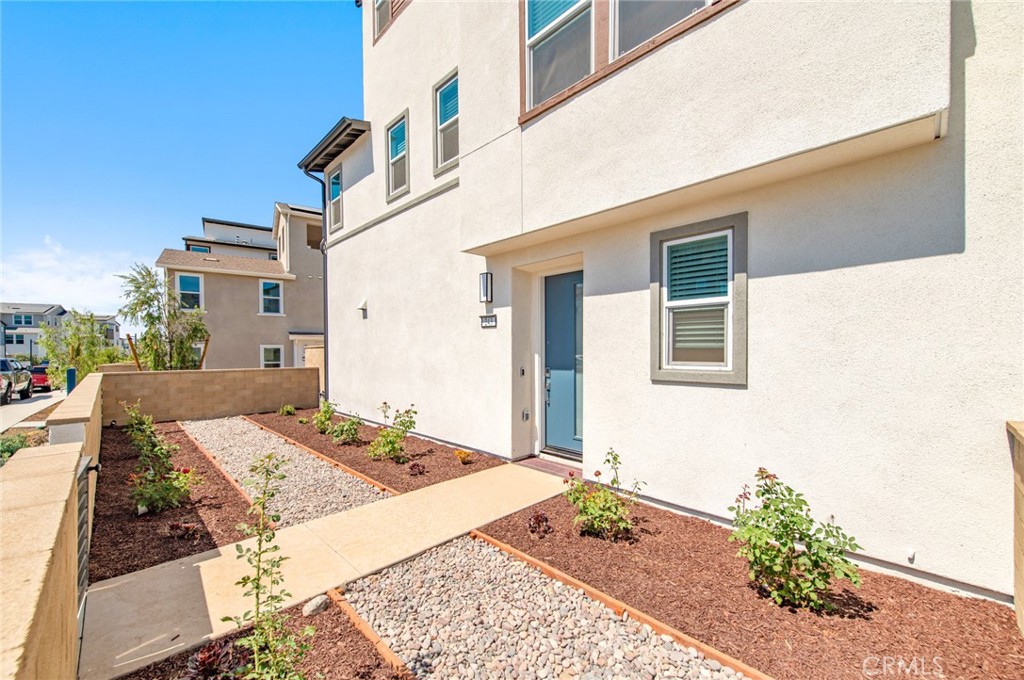 243 Yerba Irvine, CA 92618 - Photo 2 of 37