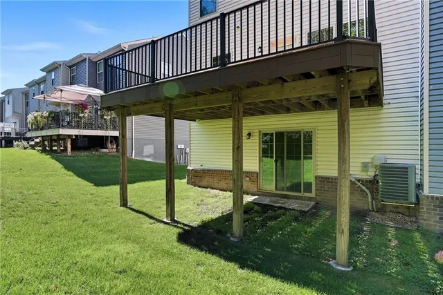 a view of house with backyard
