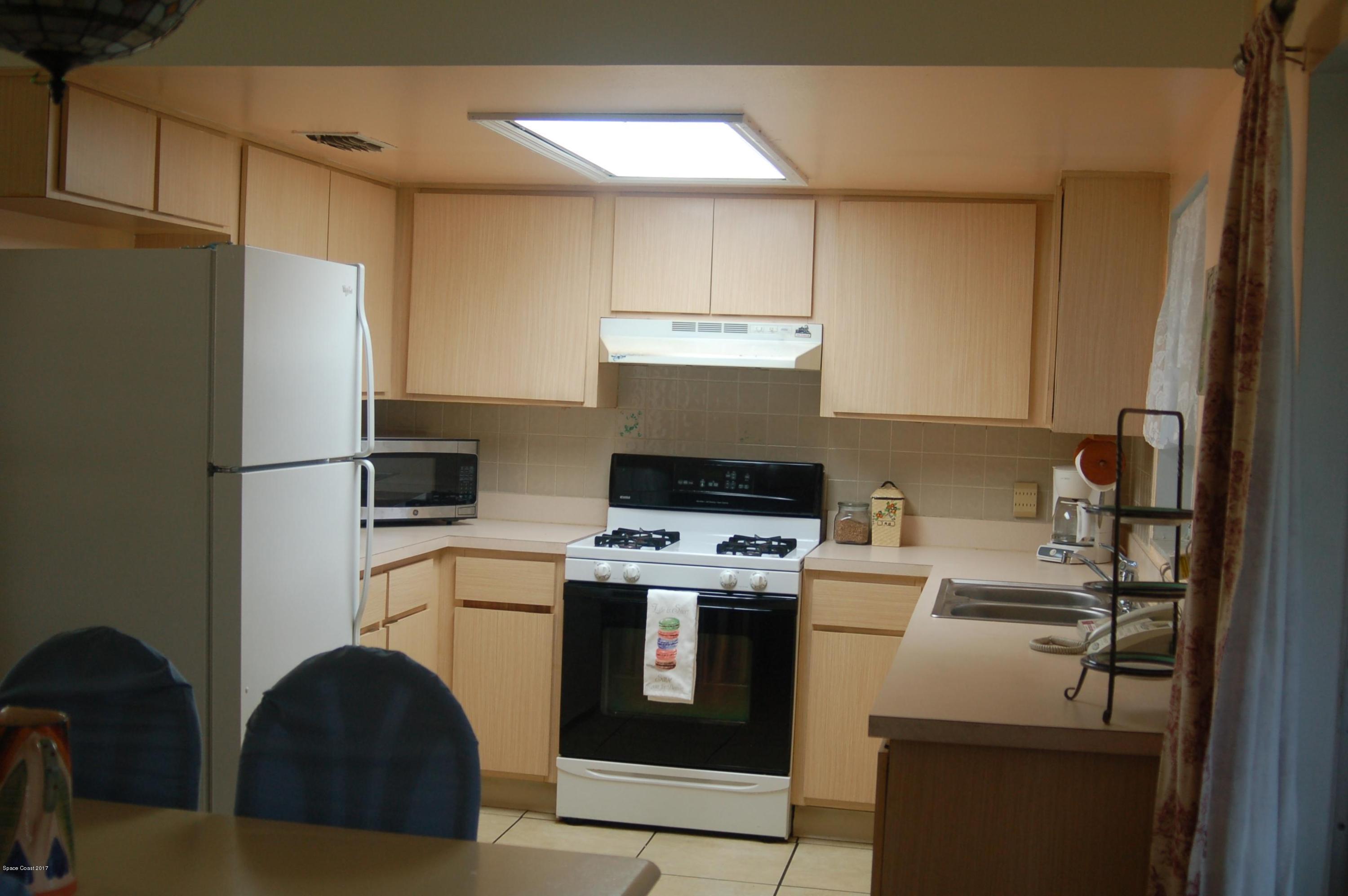 1557 West Powder Horn Road Titusville, FL 32796 - Photo 8 of 20 Kitchen