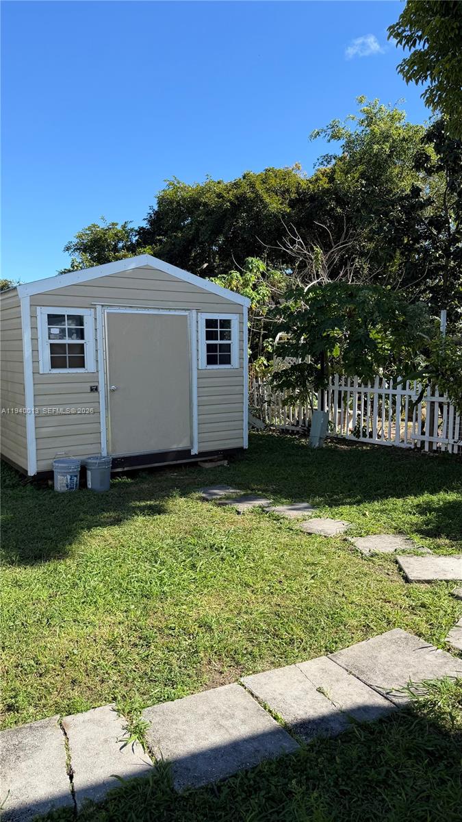 25345 Southwest 129th Place Homestead, FL 33032 - Photo 25 of 35 a view of backyard with garden