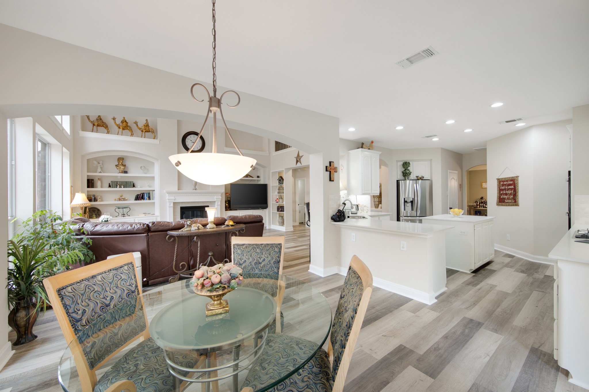 9510 Ashdown Forest Drive Spring, TX 77379 - Photo 18 of 50 BREAKFAST AREA – cozy breakfast space surrounded by windows that fill the room with natural light. Enjoy casual meals while overlooking the backyard and living area.