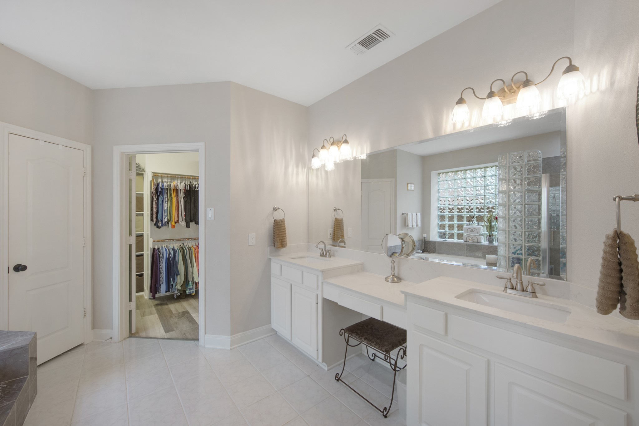 9510 Ashdown Forest Drive Spring, TX 77379 - Photo 26 of 50 a bathroom with double vanity and a mirror