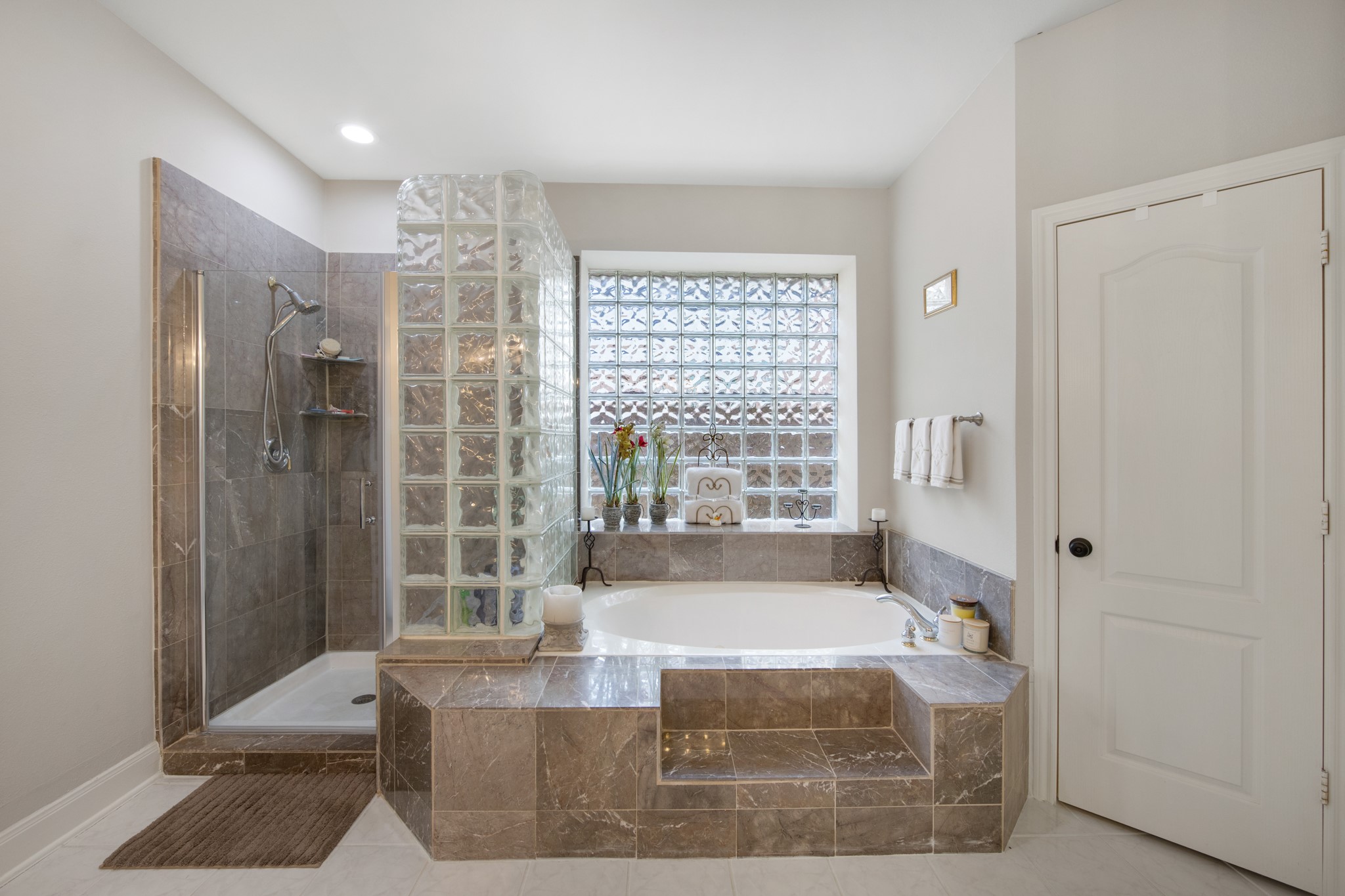 9510 Ashdown Forest Drive Spring, TX 77379 - Photo 28 of 50 a spacious bathroom with a granite countertop tub shower and sink