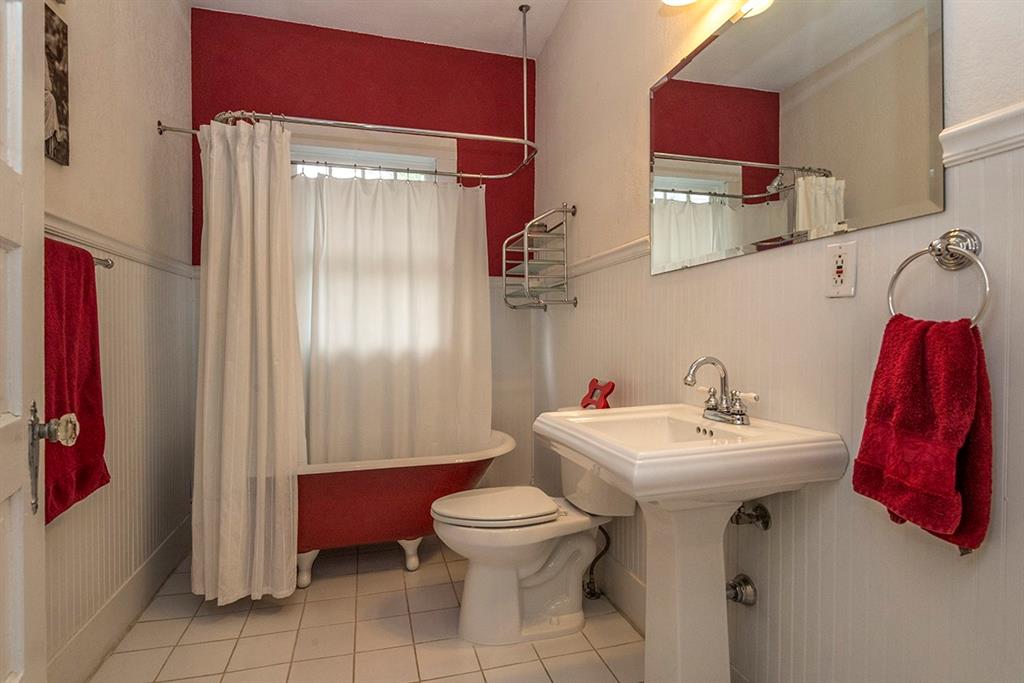 2241 West Rosedale Street South Fort Worth, TX 76110 - Photo 12 of 16
