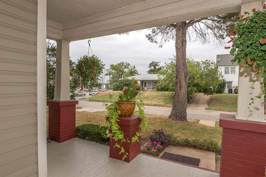 2241 West Rosedale Street South Fort Worth, TX 76110 - Photo 3 of 16