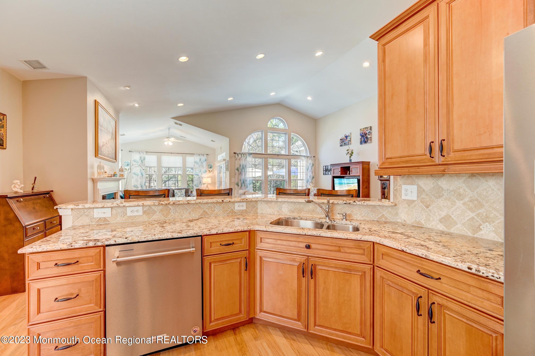 9 Balmoral Drive Jackson, NJ 08527 - Photo 13 of 61 Gourmet Kitchen