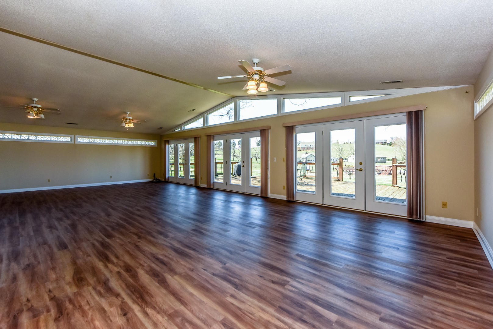 3813 Channel Harbor Road Louisville, TN 37777 - Photo 8 of 28 Gallery Image 8