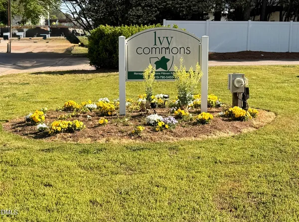$950 | 3537 Ivy Commons Drive, Unit 101, Raleigh, NC 27606