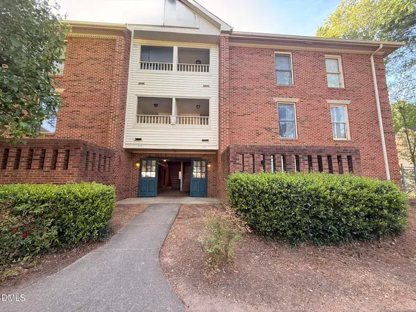 $950 | 3537 Ivy Commons Drive, Unit 101, Raleigh, NC 27606