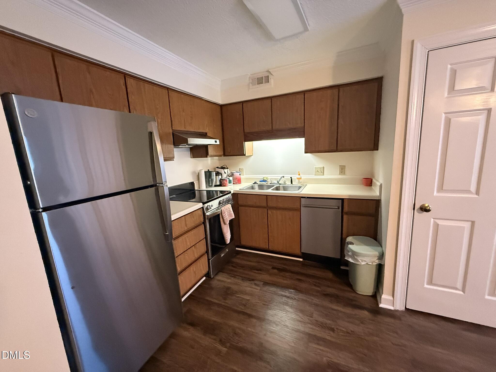 3537 Ivy Commons Drive, Unit 101 Raleigh, NC 27606 - Photo 3 of 14 IMG_3557