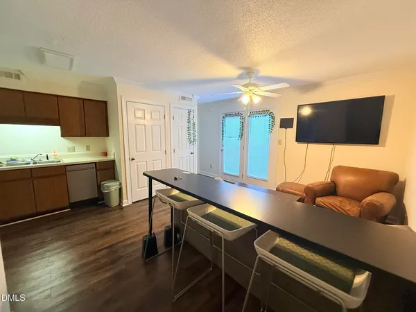 $950 | 3537 Ivy Commons Drive, Unit 101, Raleigh, NC 27606