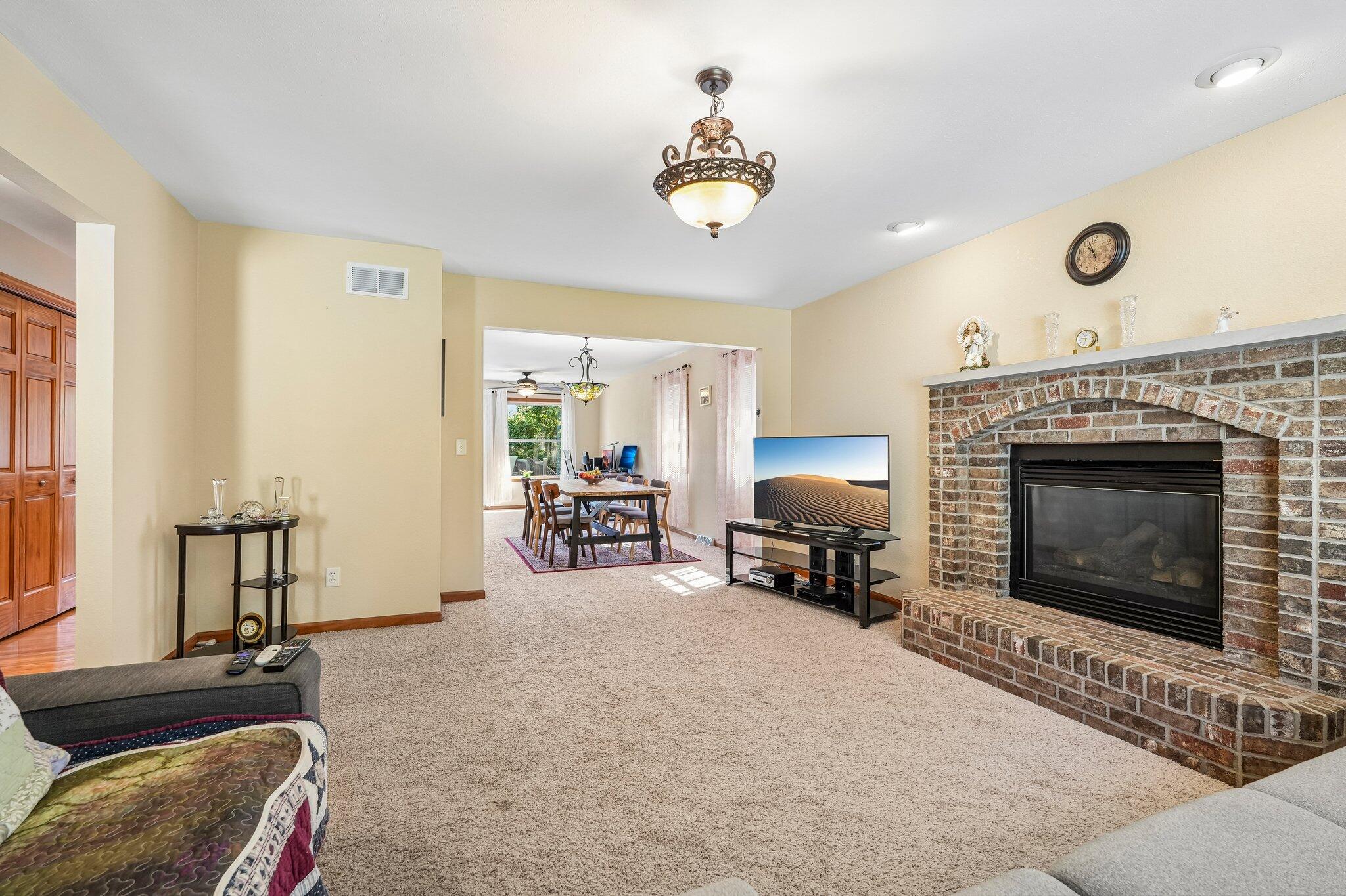 10059 Sheridan Road Pleasant Prairie, WI 53158 - Photo 8 of 33 11-web-or-mls-Sheridan Rd-S0809-011